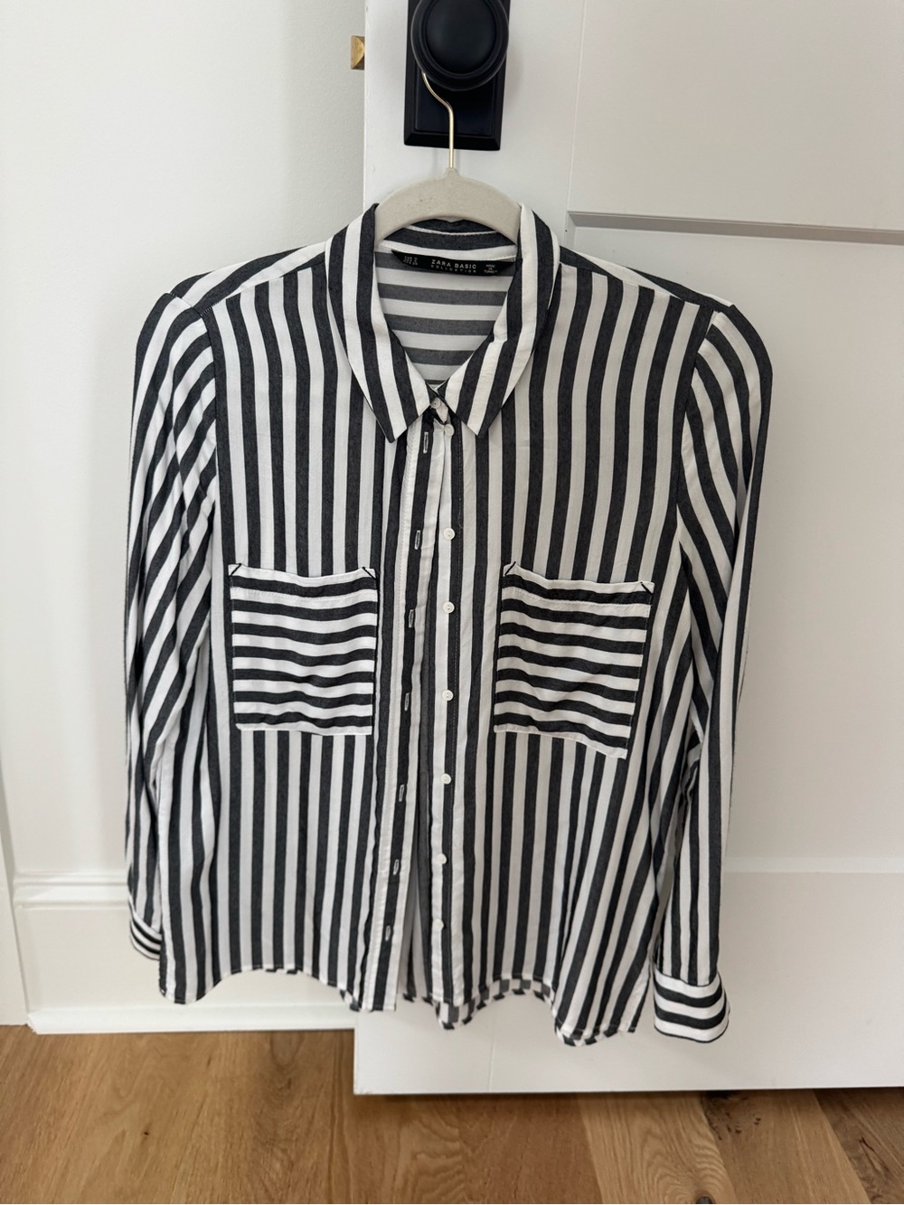 ZARA Black & White Vertical Stripe Button-Up Shirt - Men's